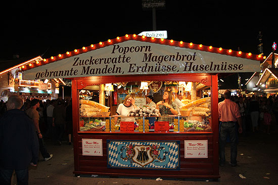 Mandelstandl Bretz auf dem Oktoberfest 2011 in der Wirtsbudenstraße / Ecke Straße 4 Mastenplatz Höhe Stiftl / Glöckle Wirt